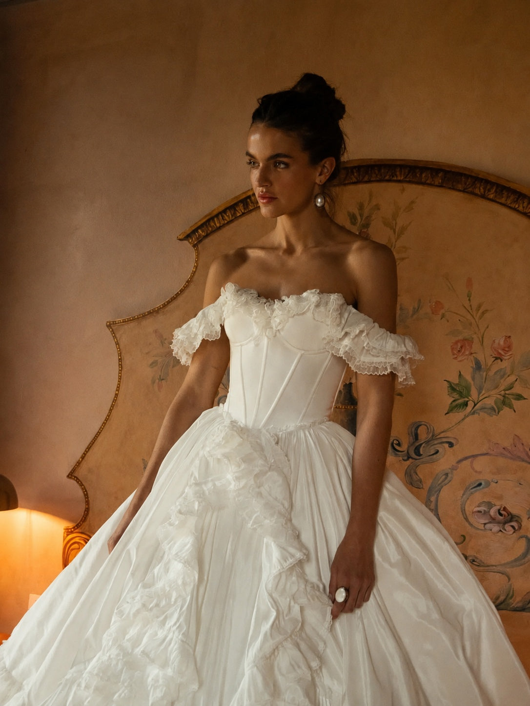 Ariadna | Vestido de Novia Princesa con Volantes Mujer Manga Larga Hombros Descubiertos