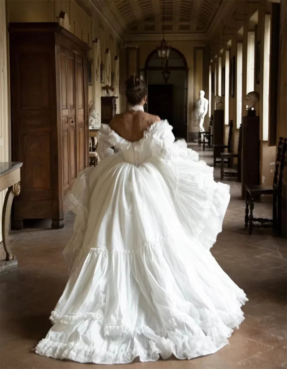 Ariadna | Vestido de Novia Princesa con Volantes Mujer Manga Larga Hombros Descubiertos