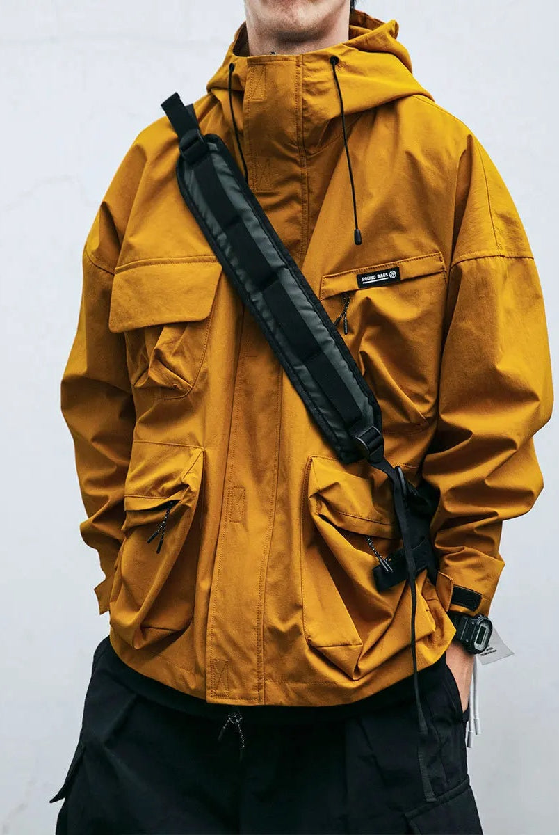 Darío | Chubasquero Hombre Impermeable con Capucha Múltiples Bolsillos