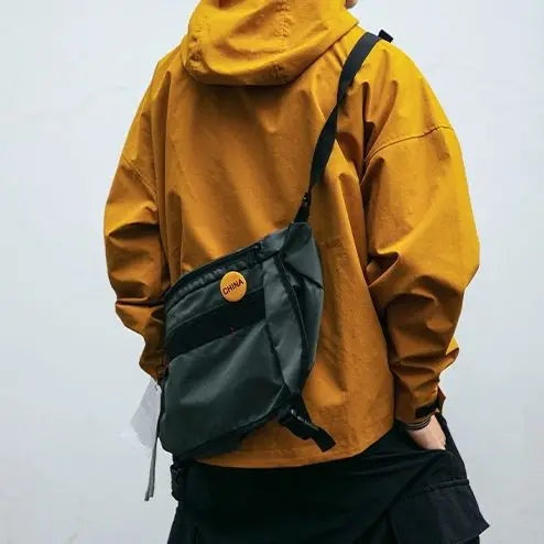 Darío | Chubasquero Hombre Impermeable con Capucha Múltiples Bolsillos