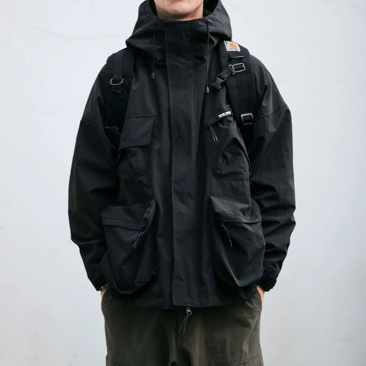 Darío | Chubasquero Hombre Impermeable con Capucha Múltiples Bolsillos