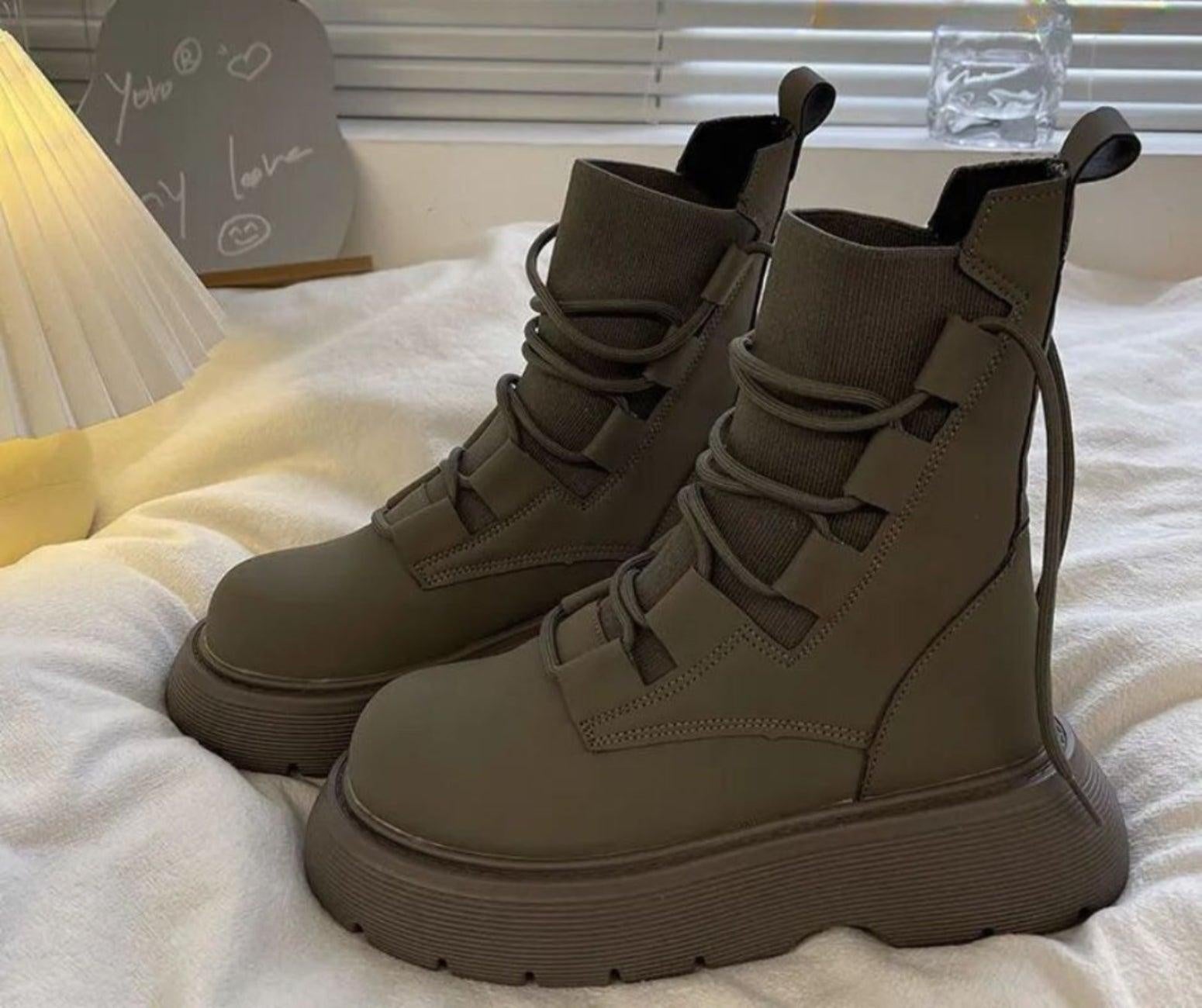 Esther | Botines con Cordones Plataforma Mujer Estilo Militar Hebillas