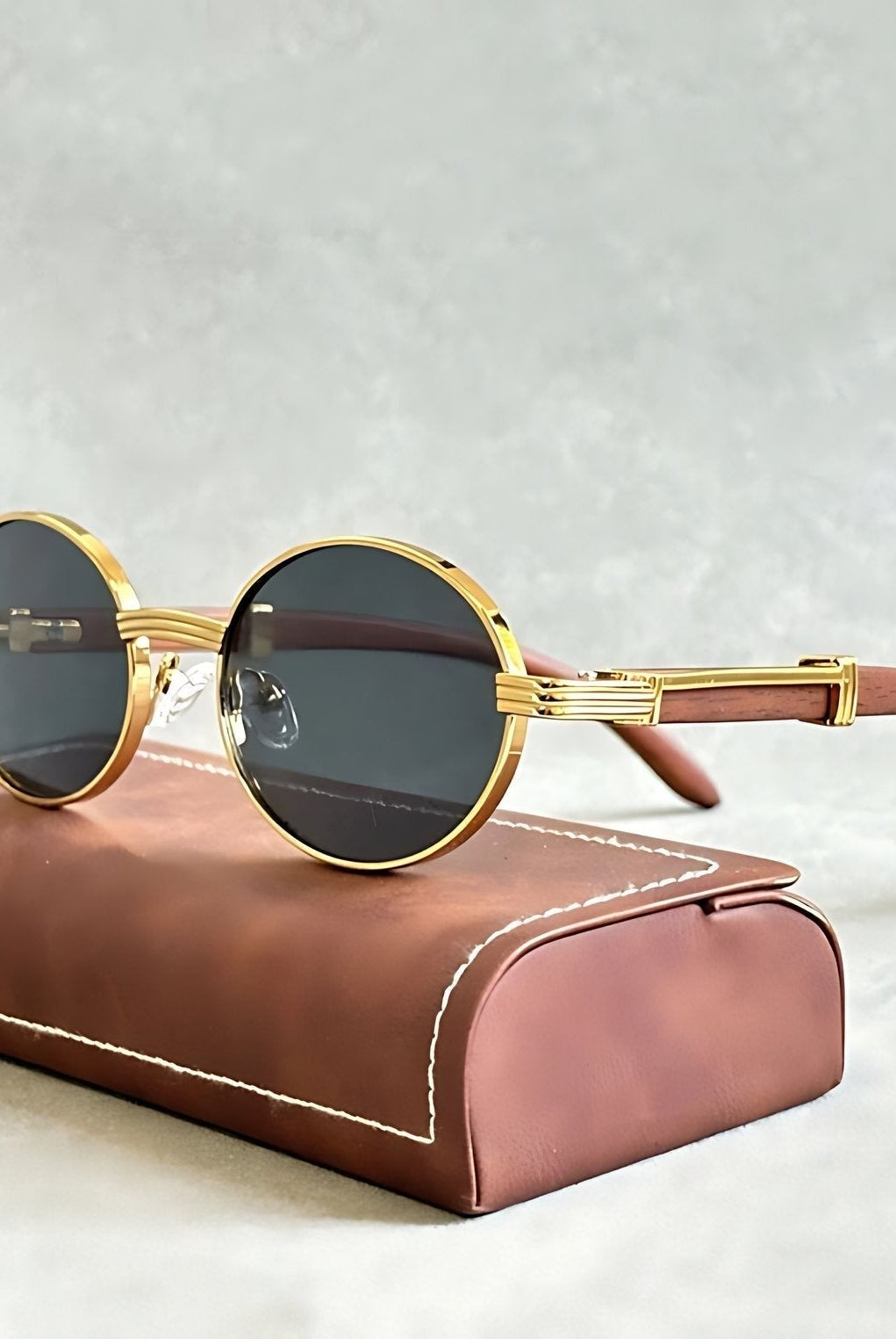 Gafas de Sol Redondas Mujer Montura Dorada Patillas Madera