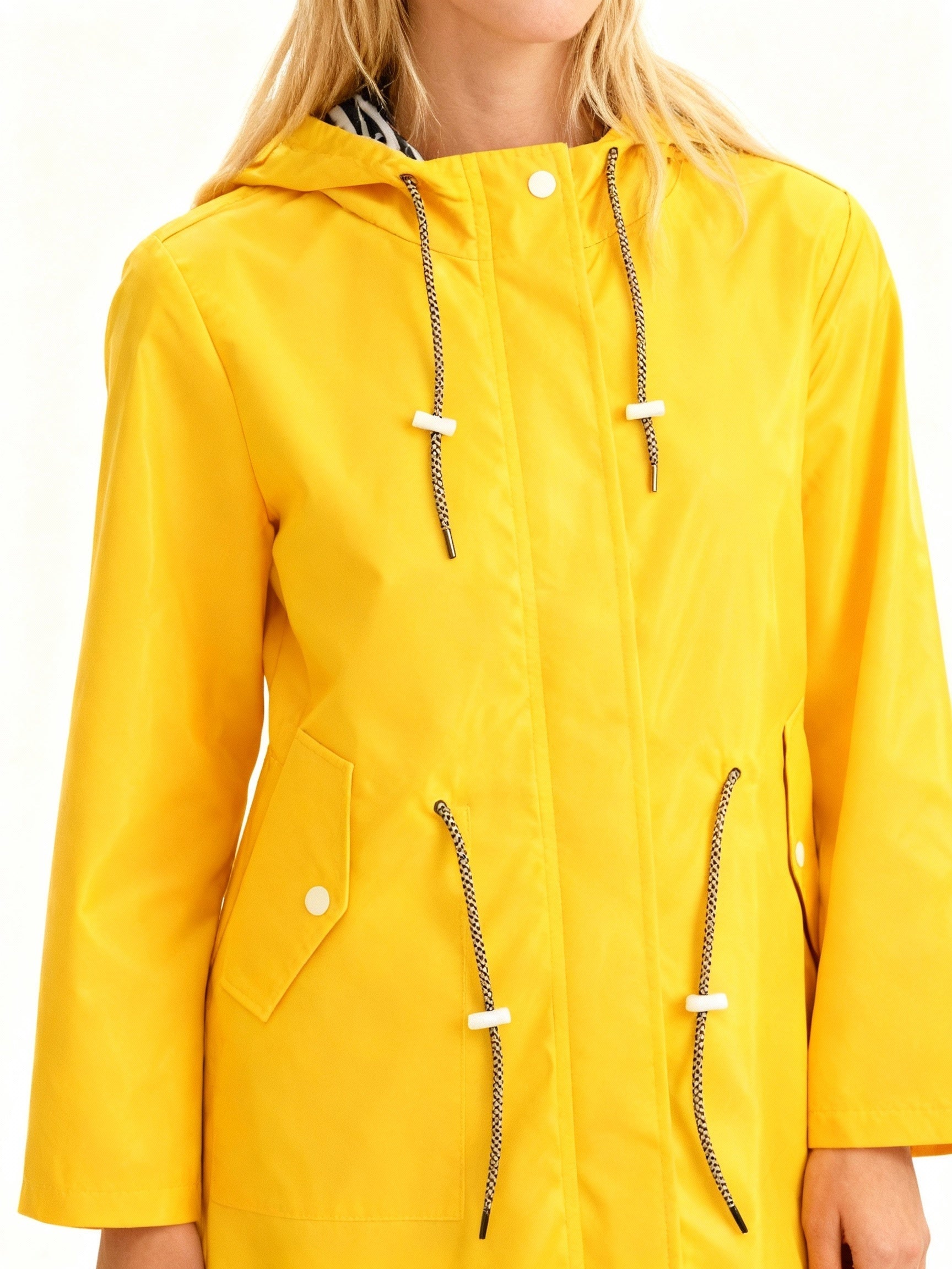 Nerea | Chubasquero Impermeable Mujer con Capucha Ajustable
