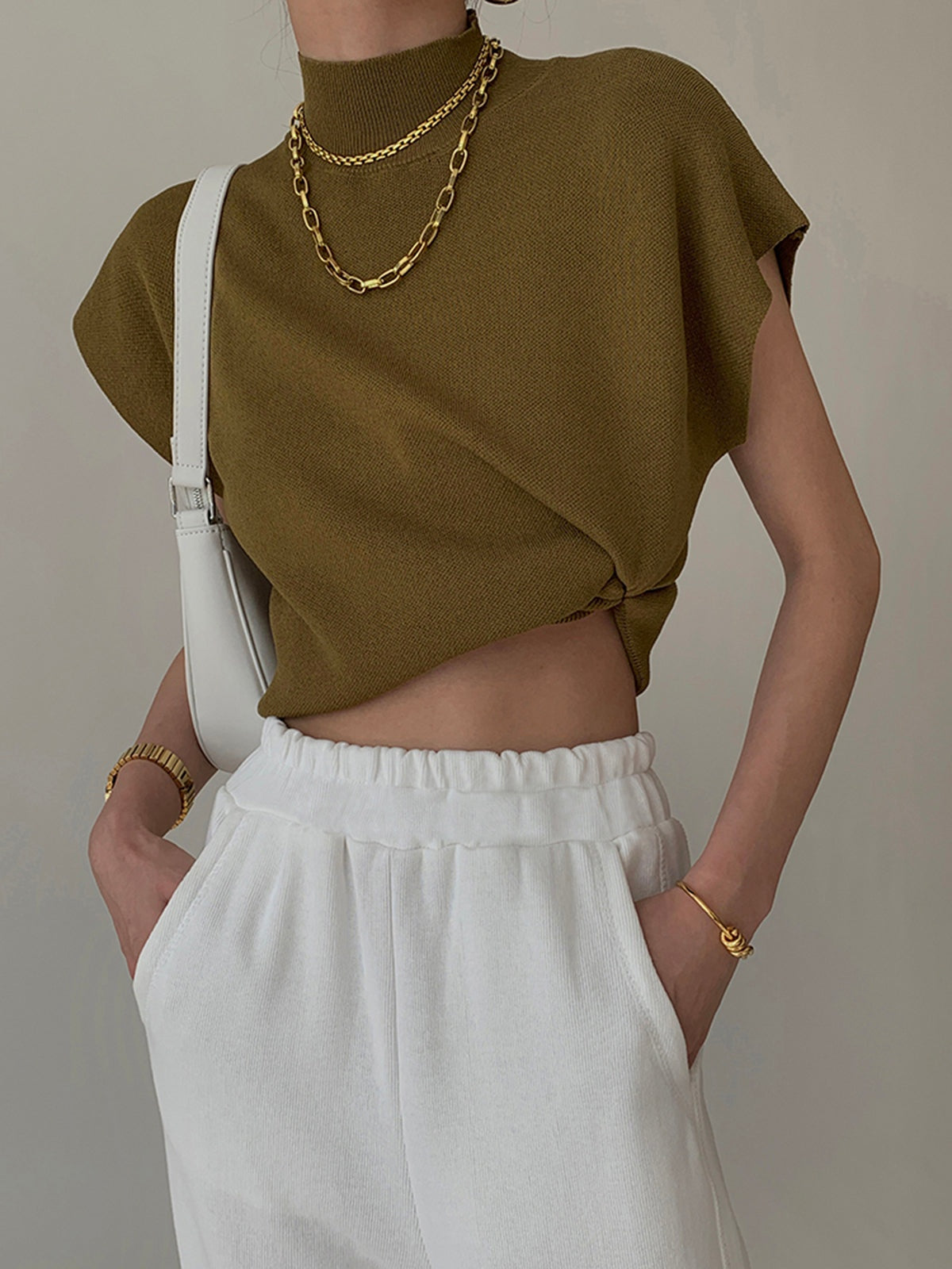 Top de Cuello Alto con Hombreras Mujer Sin Mangas