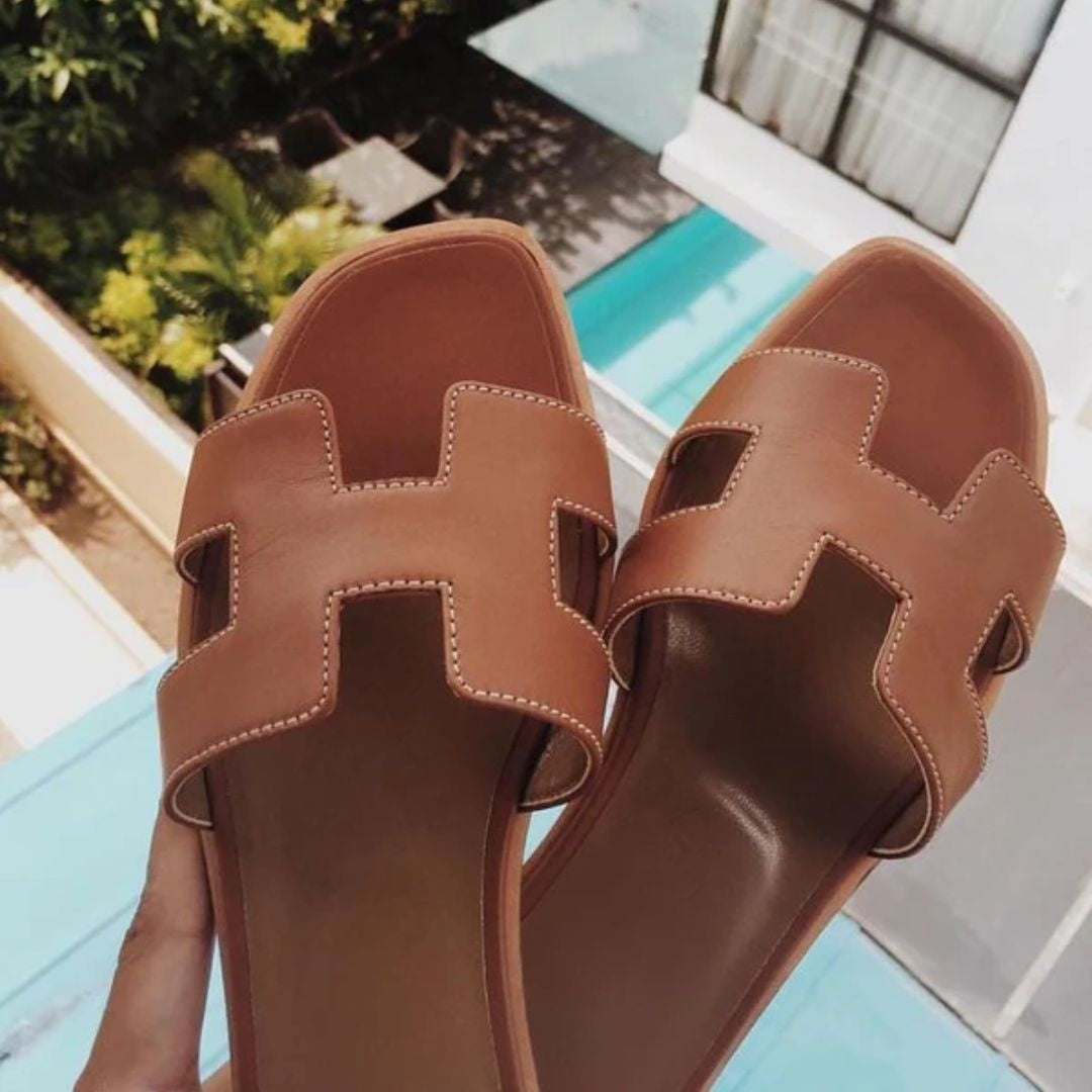 Ariadna | Mules Planas Mujer Punta Abierta Corte H