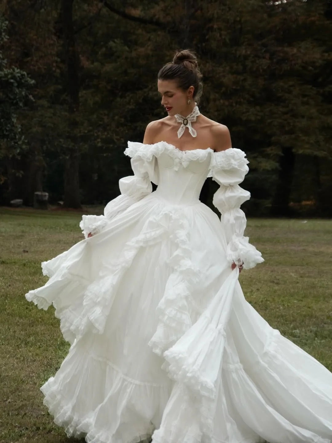 Ariadna | Vestido de Novia Princesa con Volantes Mujer Manga Larga Hombros Descubiertos