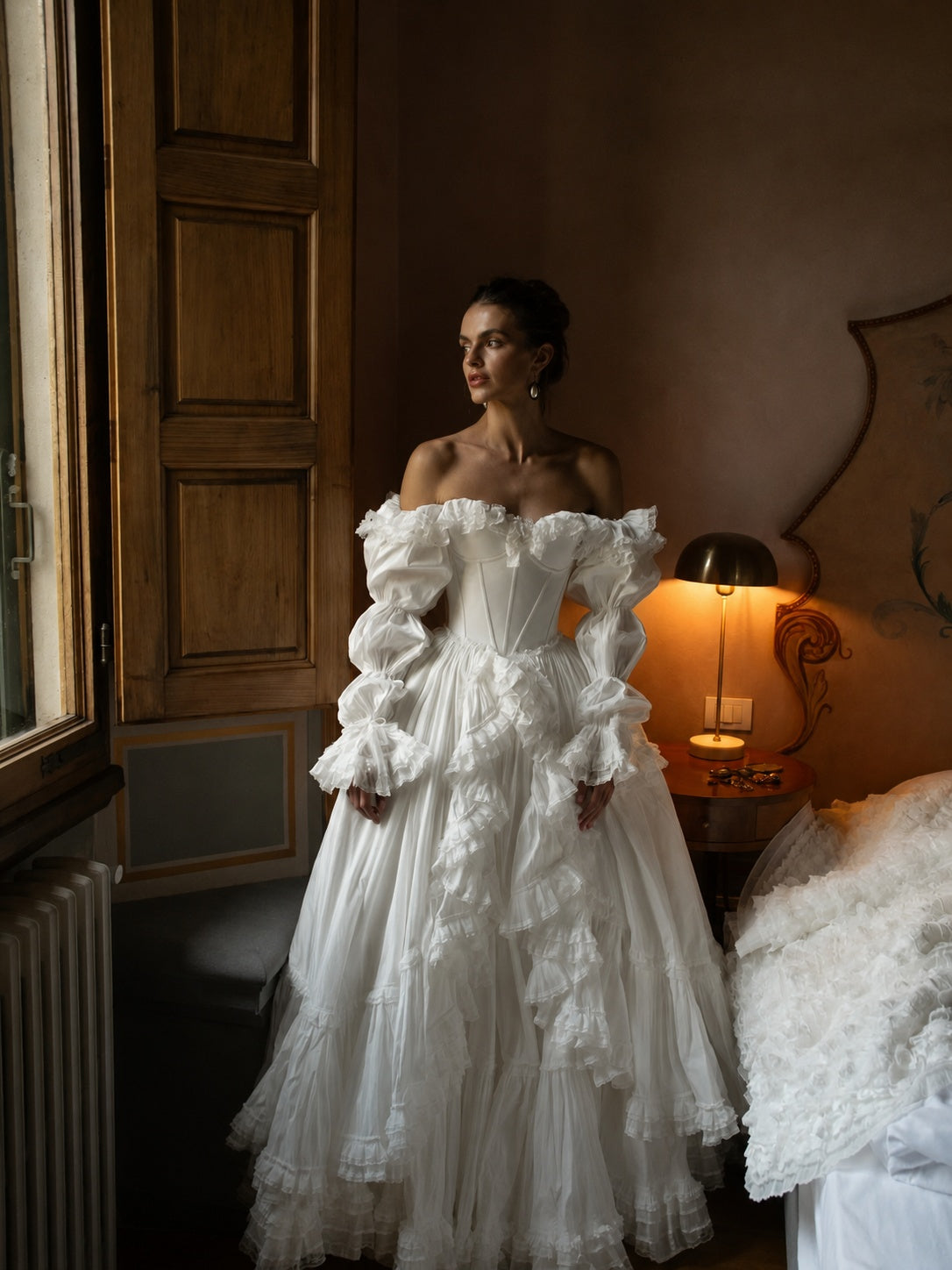 Ariadna | Vestido de Novia Princesa con Volantes Mujer Manga Larga Hombros Descubiertos