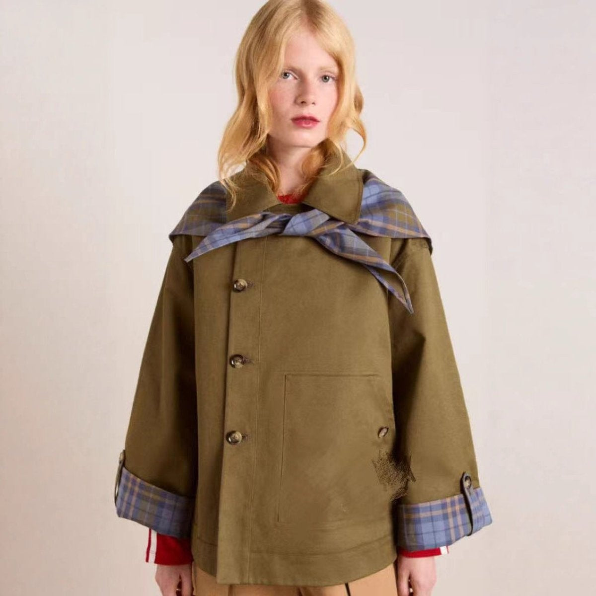 Vera | Gabardina Corta Mujer Oversized Forro Escocés Doble Botonadura